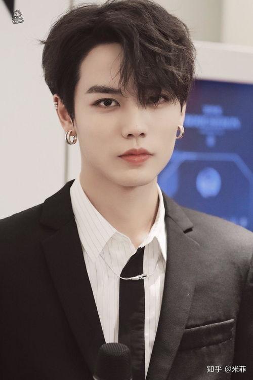 男明星为啥喜欢网红,男明星为何对网红情有独钟？揭秘明星与网红的神秘魅力